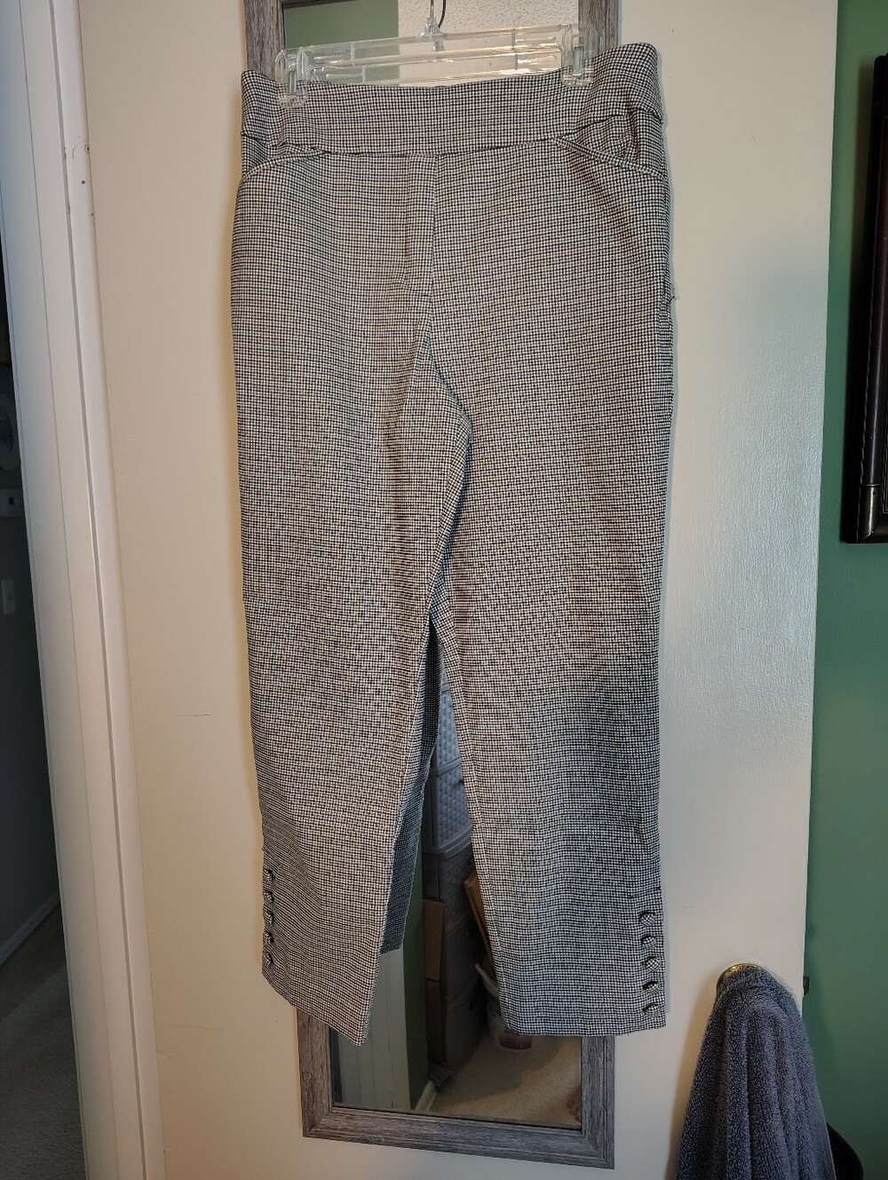 Worthington Black and White Houndstooth Cropped Pants